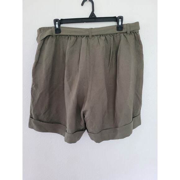 Lane Bryant Women's Green Shorts -‎ Size 14/16 #P2 - Picture 1 of 3